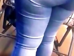 INCREDIBLE ASS AT THE SUPERMARKET!!
