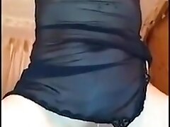 MOGLIE ITALIANA LEGATA MASTURBATA COME UNA PUTTANA GODE E SQUIRTA